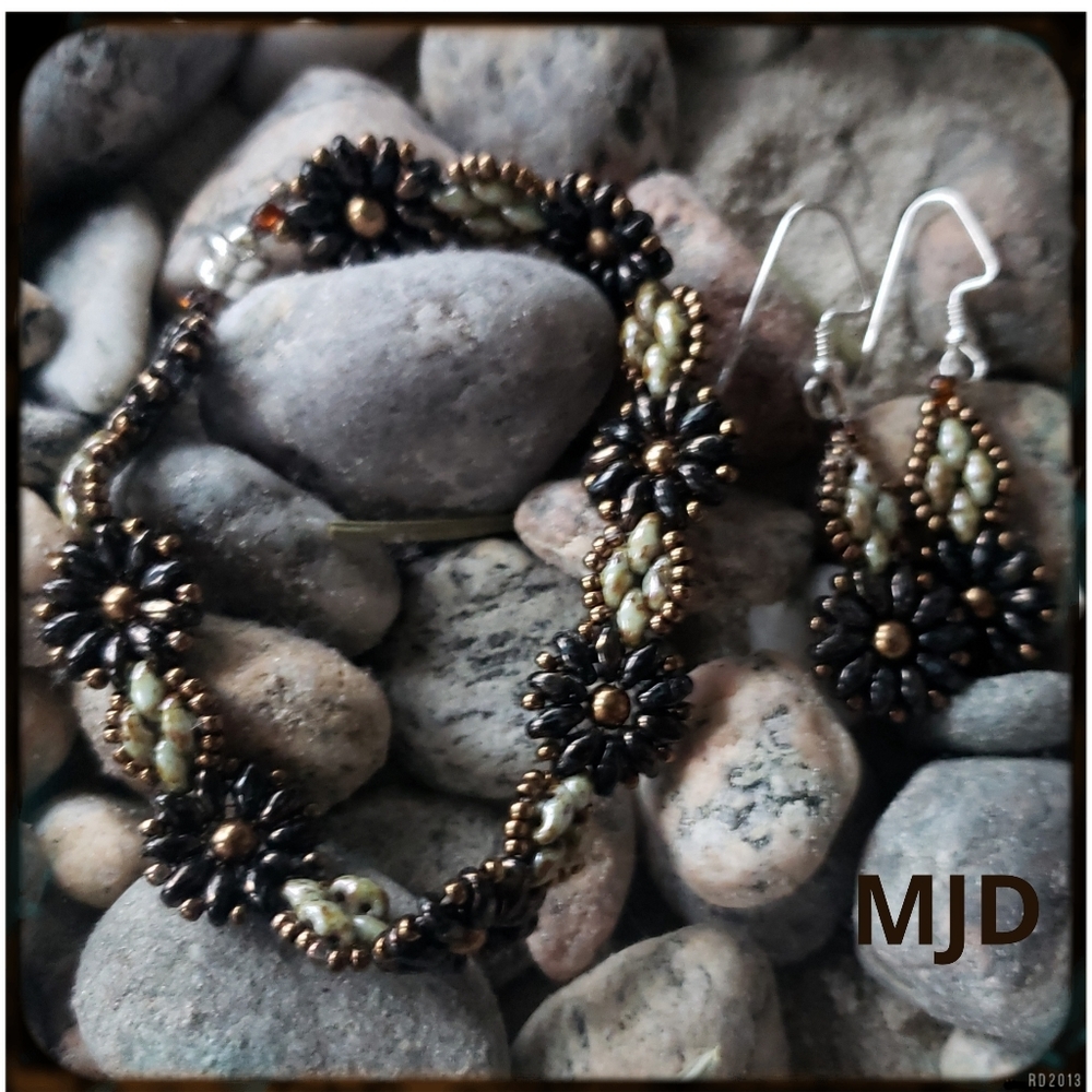 Flower czech glass beaded bracelet and earrings